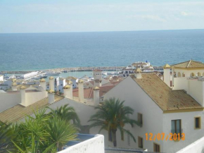 Гостиница Duquesa suite and golf with a spectacular sea view  Манильва